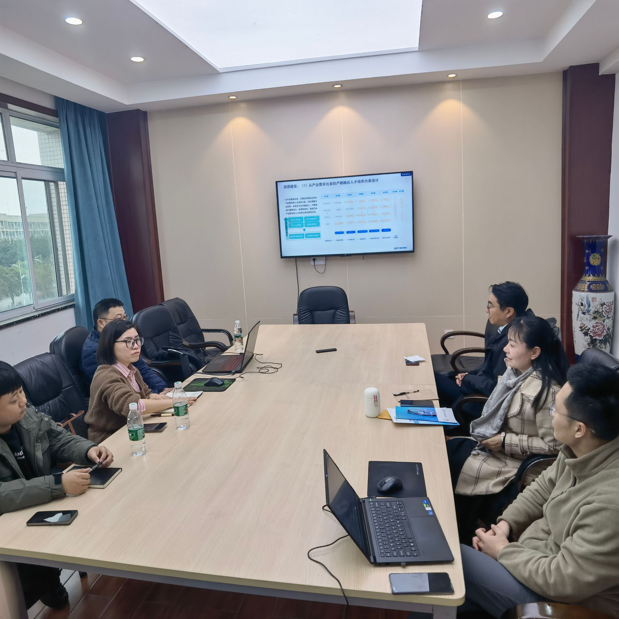 公司与青软集团研讨产学合作，共建课程