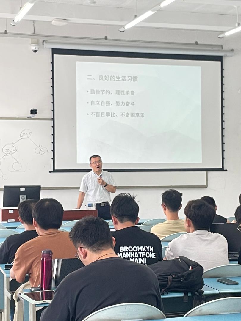 williamhill威廉希尔官网2022级研究生召开“资助、成长、感恩”主题班会